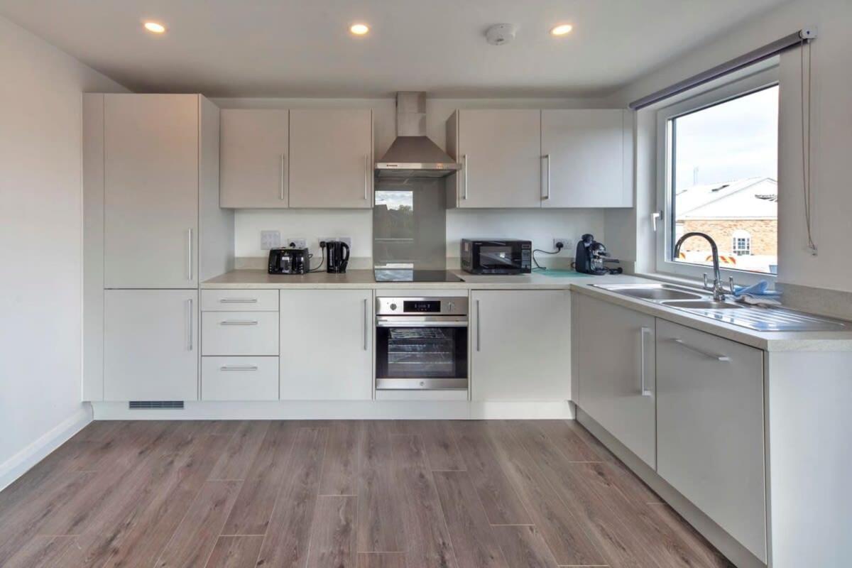 Lovely 1 Bedroom Apartment In Ashford Ashford  Eksteriør billede