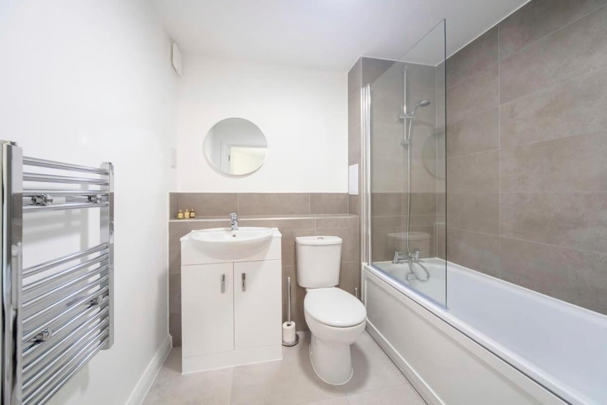Lovely 1 Bedroom Apartment In Ashford Ashford  Eksteriør billede